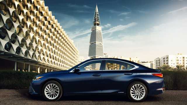 مواصفات وسعر لكزس ES 350 F-Sport موديل 2023..فيديو