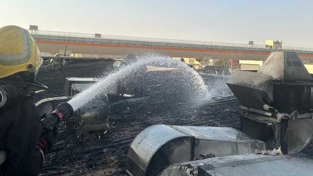 إخماد حريق في مبنى تجاري بالرياض