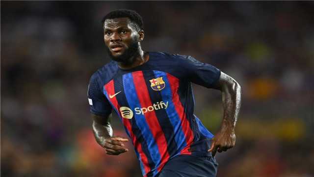 الأهلي يتعاقد رسمياً مع لاعب برشلونة