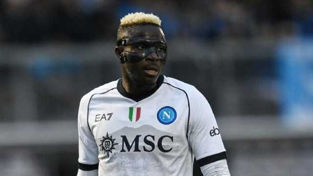 الهلال والأهلي يقتربان من ضم أوسيمين وزلينسكي