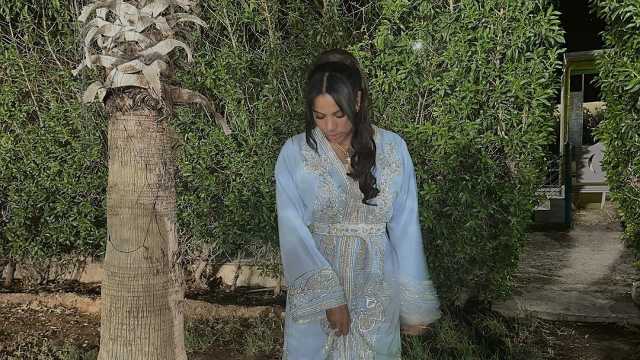 شقيقة النجم أشرف حكيمي تظهر بالقفطان المغربي .. صور