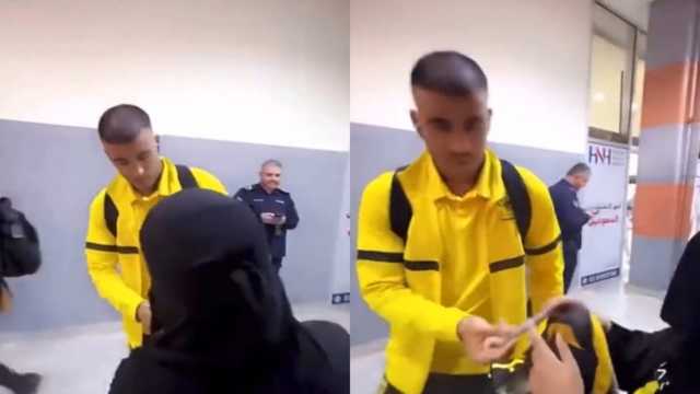 مشجعة اتحادية تطلب من حمدالله عدم مغادرة الاتحاد .. فيديو
