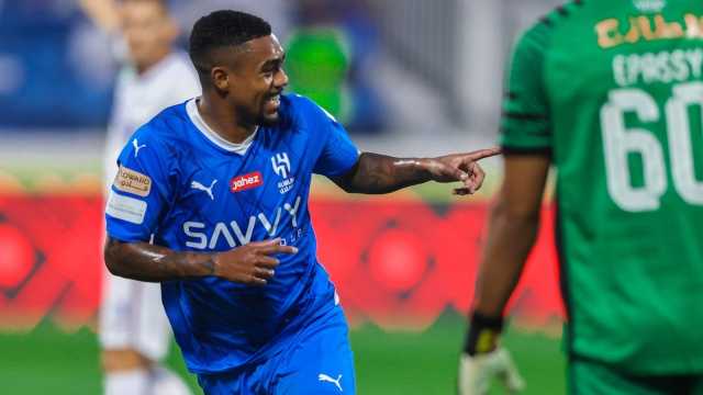 الهلال يتغلب على أبها بثلاثية