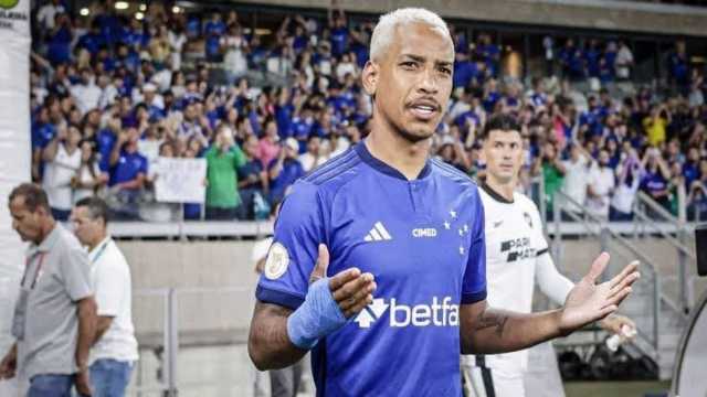 إصابة بيريرا في الركبة وغيابه عن الملاعب