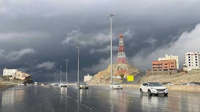 الدفاع المدني: أمطار على معظم المناطق بدءً من الغد