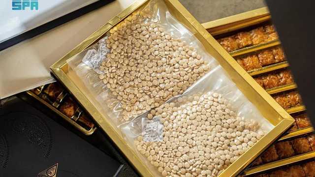 إحباط تهريب أكثر من 2,2 مليون حبة كبتاجون مُخبأة في إرسالية بقلاوة .. فيديو