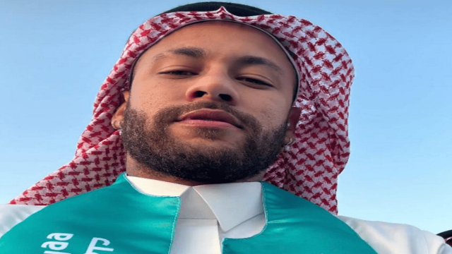 نيمار بالزي السعودي .. فيديو