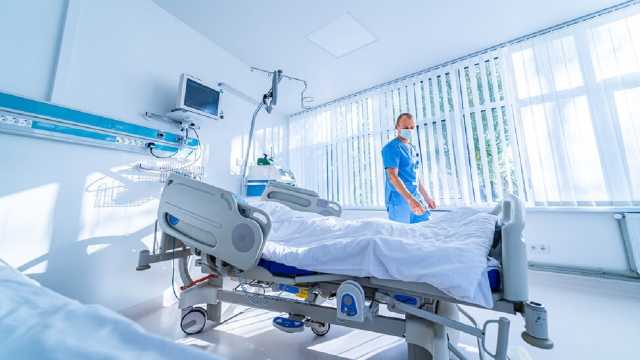 الضمان الصحي: الحالات الطارئة لا تحتاج لموافقة طبية للحصول على الخدمة.. فيديو