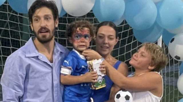 ابن نيمار يختار كعكة بشعار الهلال احتفالا بيوم ميلاده..صور