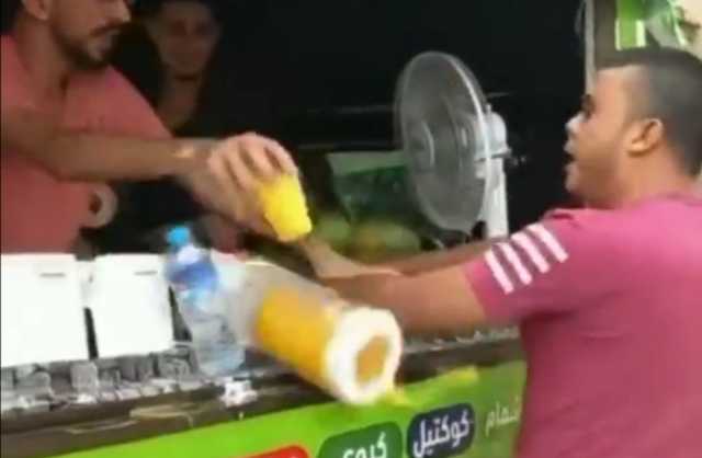 ردة فعل عنيفة من شخص تجاه بائع بسبب مقلب الكاميرا الخفية.. فيديو