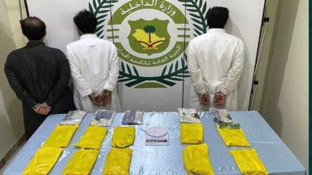 القبض على 3 أشخاص لترويجهم 15 كيلوجرامًا من الحشيش المخدر بعسير