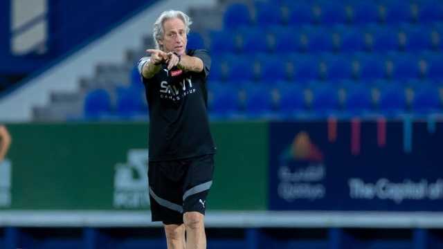 مشجعو فلامنغو البرازيلي يطالبون برحيل جيسوس عن الهلال