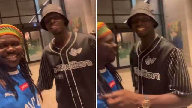 حارس الأهلي ميندي مع مشجع هلالي سنغالي..فيديو