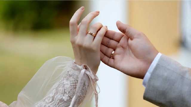 حكم تعارف الشاب والفتاة بدون علم الأهل لغرض الزواج..فيديو