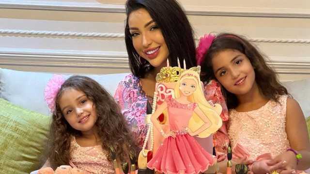 دنيا بطمة تكشف ملامح ابنتها الصغرى من طليقها لأول مرة..صور