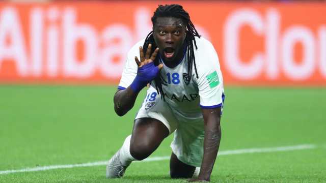 مشجع هلالي لـ غوميز :نفتقدك في الهلال والأخير يرد