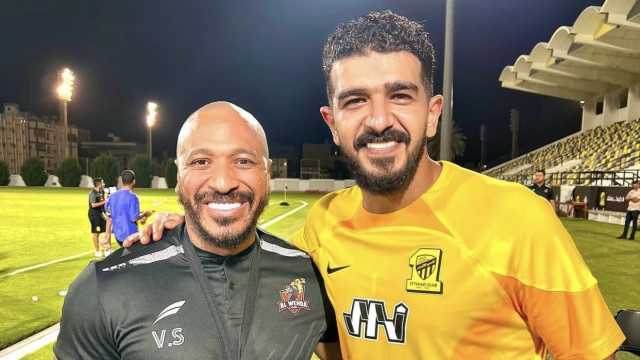 بعد 10 سنوات..البرازيلي فيكتور سيموس يلتقي بـ عبدالله المعيوف