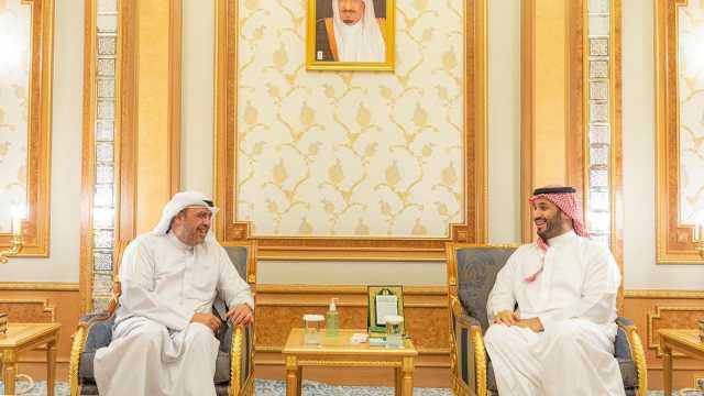 ولي العهد يلتقي الشيخ أحمد فهد الأحمد الصباح