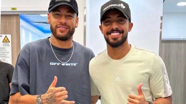 هتان باهبري يواسي نيمار بعد تأكد إصابته بالرباط الصليبي