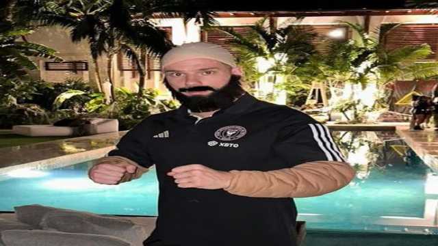 لاعب إنتر ميامي يتنكر في زي الحارس الشخصي لـ ميسي.. صور