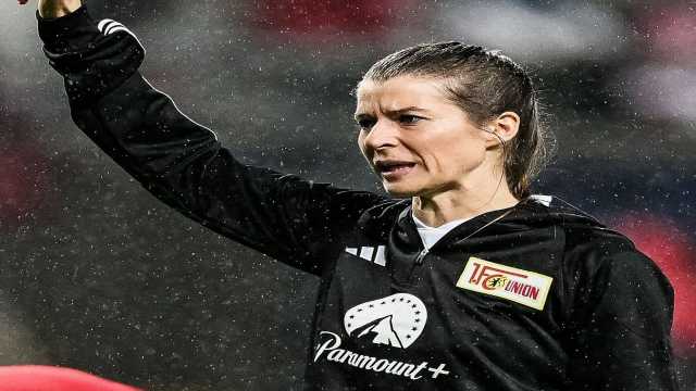 ماري لويز إيتا أول امرأة تدرب في مباراة بدوري أبطال أوروبا للرجال