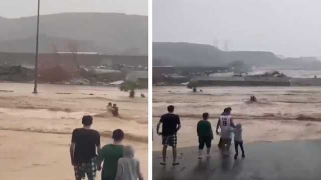 رجل يحاول إنقاذ آخر من سيول في جدة .. فيديو