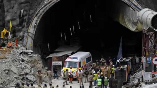 الهند تعلن إنقاذ العمال المحاصرين داخل نفق في منطقة الهيمالايا.. فيديو