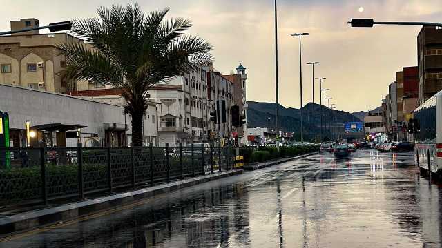 الأزمات والكوارث يدعو إلى تجنب مجاري السيول بمكة