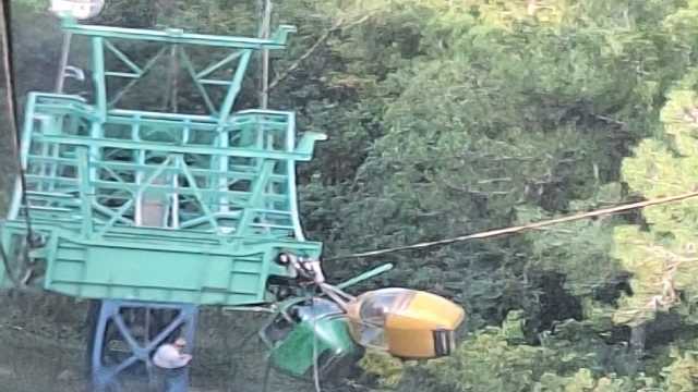تعطل تلفريك يهدد حياة 30 لبناني عالقين في الهواء..فيديو