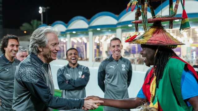 جيسوس يردد مع المشجع السنغالي: لا إله إلا الله ..فيديو
