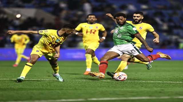 الرياض يتغلب على ضمك والاتفاق يتعادل مع الحزم