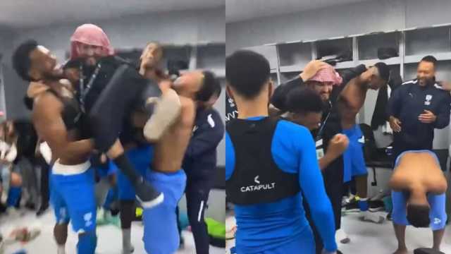 لاعبو الهلال يحتفلون مع سعد بن نافل بالفوز على النصر.. فيديو