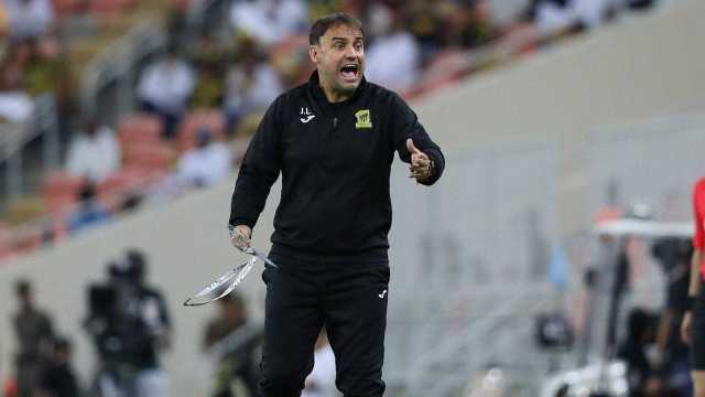 الشباب يسعى إلى التعاقد مع مدرب الاتحاد السابق