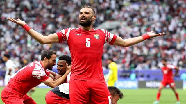 منتخب الأردن يتأهل لربع النهائي على حساب العراق