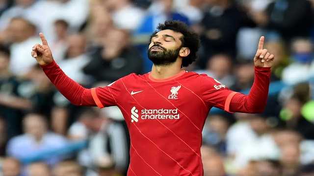 طقوس محمد صلاح قبل المباريات.. فيديو