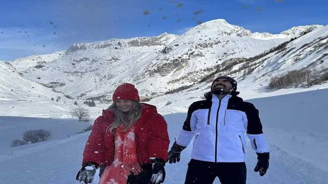 نيفيز يستمتع بالإجازة وسط الثلوج .. صور