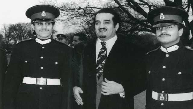 صورة نادرة للملك فهد في حفل تخرج الأمير خالد والأمير سلطان ببريطانيا
