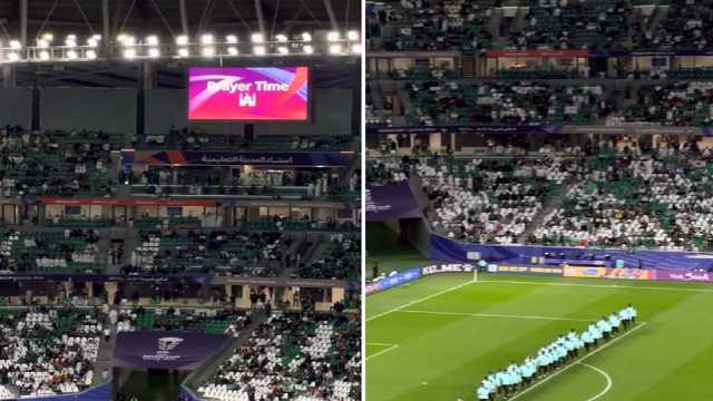 الجمهور يتوقف عن التشجيع وقت رفع الأذان بمباراة الأخضر وكوريا .. فيديو