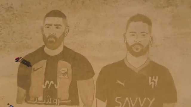 شبان يرسمون نجوم دوري روشن على شواطئ باكستان.. فيديو