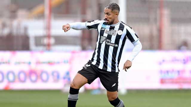 الإيقاف يحرم الشباب من نجمه أمام النصر