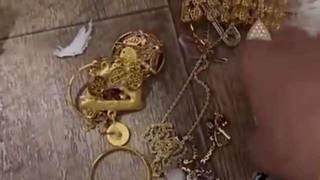 العنود اليوسف تستعرض مسروقاتها التي سرقتها خادمتها ..فيديو