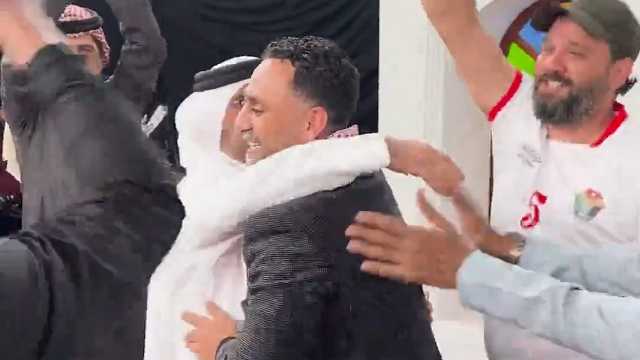 محللو قناة الكأس يحتفلون بتأهل الأردن للنهائي الآسيوي..فيديو