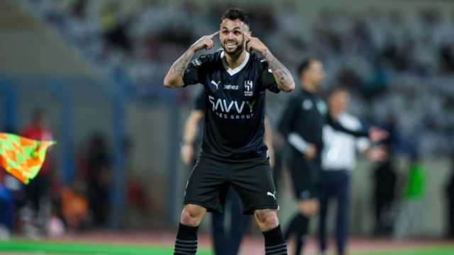 ميشيل برفقة زوجته بعد التتويج بكأس موسم الرياض..صورة