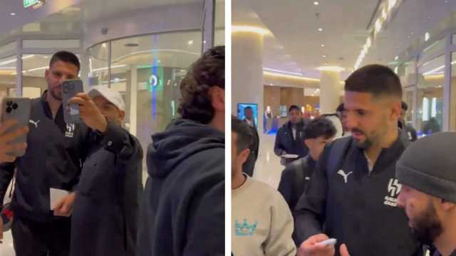 جماهير الهلال تلتقط الصور مع ميتروفيتش في الدوحة ..فيديو