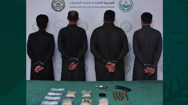 القبض على 4 أشخاص لترويجهم مواد مخدرة بتبوك