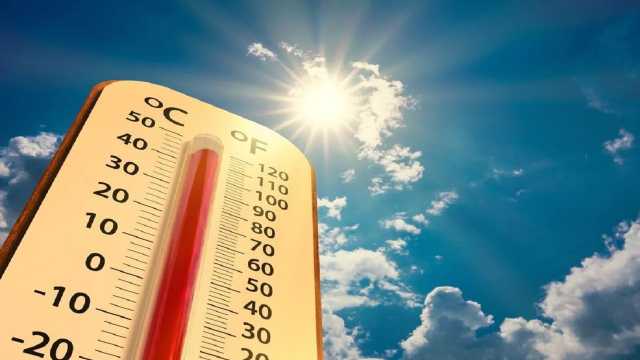 سبب ارتفاع درجات الحرارة الملحوظ ظهر اليوم.. فيديو