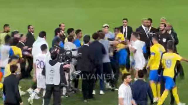 اشتباكات بين لاعبي النصر والعين عقب انتهاء اللقاء .. فيديو