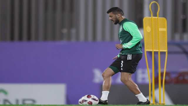 لاعب الهلال عبدالإله المالكي يخضع لجلسة علاجية