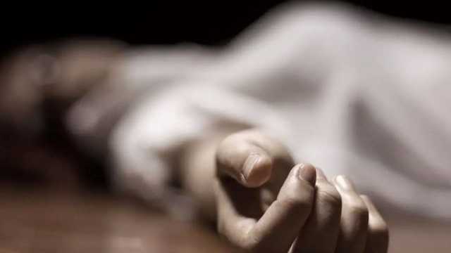 رجل ينهي حياة زوجته أمام الكاميرا.. فيديو