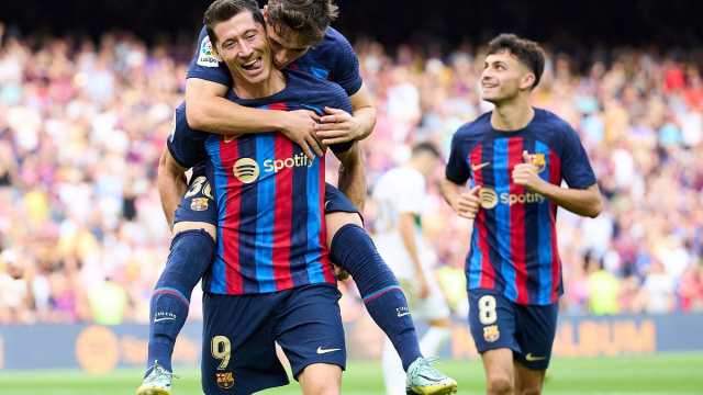 برشلونة يكشف حقيقة تواجد جاسوس داخل غرفة الملابس